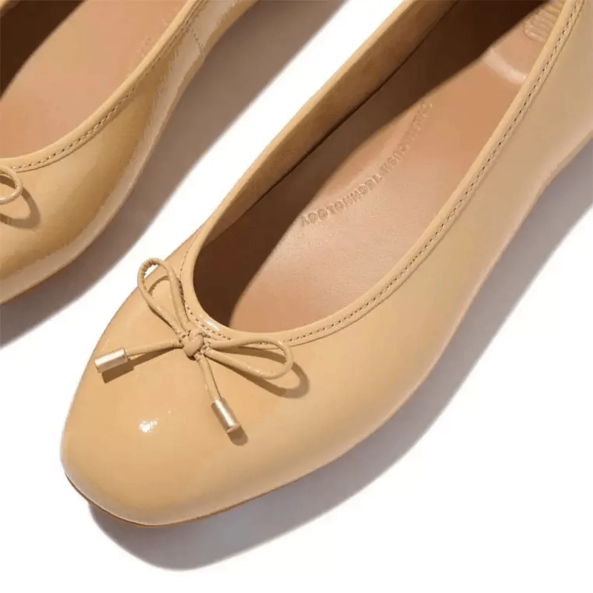 FitFlop Women's Delicato Bow Cappuccino Textured Patent Leather - Image 3